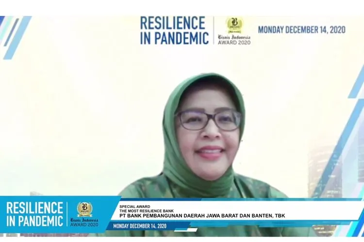 Direktur Keuangan & Manajemen Risiko bank bjb Nia Kania ketika menerima penghargaan Bisnis Indonesia Award (BIA) 2020 kategori The Most Resilience Bank secara virtual/Ayojakarta/Istimewa.