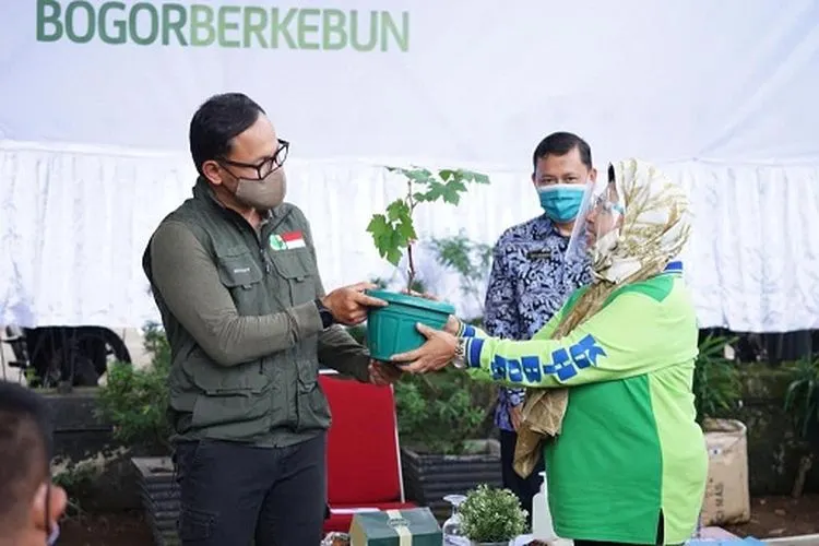 Wali Kota Bogor, Bima Arya melaunching Gerakan Bogor Berkebun - Greenhouse Vegetable di Balai Kota Bogor, Jumat (04/12/2020). (dok)