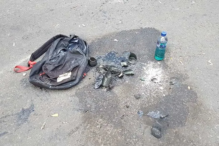 bom molotov yang ditemukan di lokasi. (Ayobandung/Fichri Hakiim)