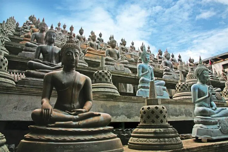 Gangramaya sebagai kuil Buddha paling terkemuka Sri Lanka di danau Beira, Kolombo/Dok Jaya Suprana