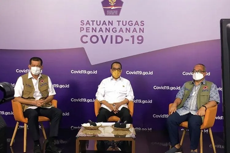 Menhub Budi Karya (tengah) dalam diskusi virtual