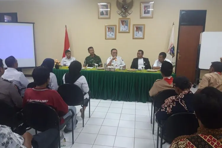 Bupati Kepulauan Seribu, Husein Murad, meminta masyarakat untuk melakukan aktivitas seperti biasa dan tidak mengkhawatirkan observasi 188 WNI dari kapal pesiar World Dream di Pulau Sebaru Kecil yang akan berlangsung selama 14 hari. (Dok. Pemkab Kepulauan Seribu)
