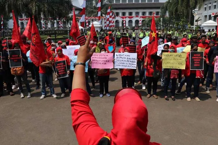 ]Ilustrasi] demonstrasi buruh (foto Ayobandung.com)