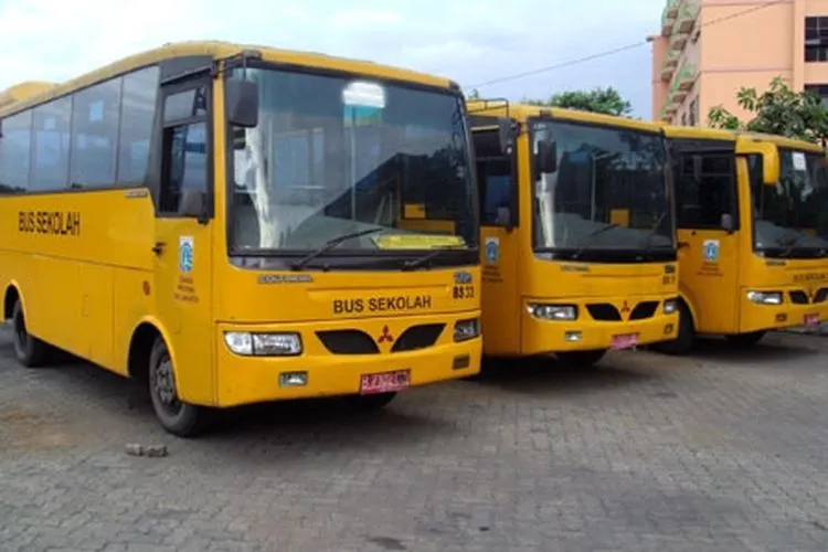 50 unit bus sekolah dikerahkan Pemprov DKI Jakarta untuk mengurai kepadatan di KRL. (dok Pemprov DKI)