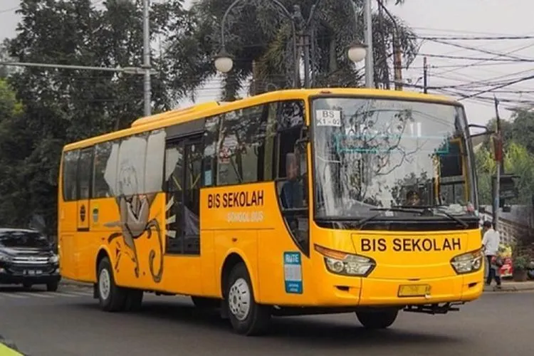Bus sekolah/Mobilkomersial.com