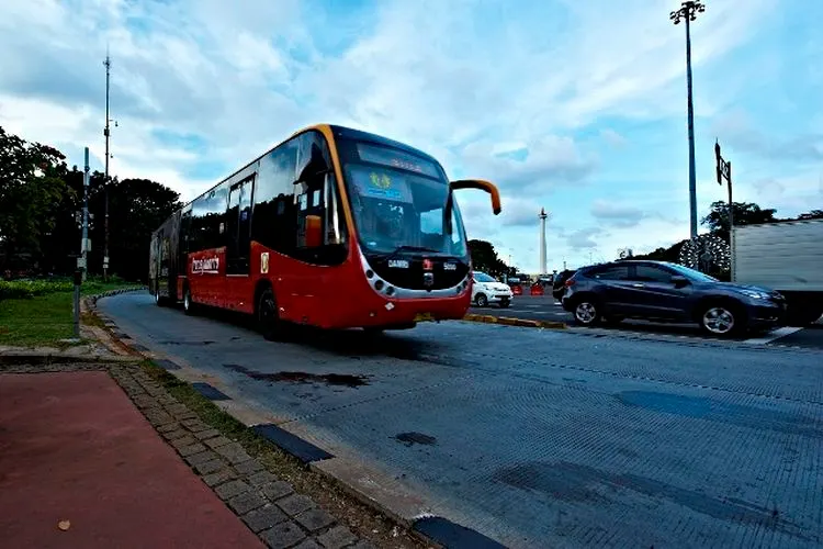 Armada bus Transjakarta melintasi Kawasan Monas/transjakarta.co.id
