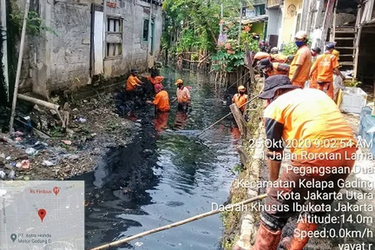 Suku Dinas Sumber Daya Air Jakarta ngebut mengoptimalkan pengerukan Kali Cakung Lama untuk mengantisipasi banjir yang kerap melanda di kawasan sekitar kali tersebut/dok: utara.jakarta.go.id