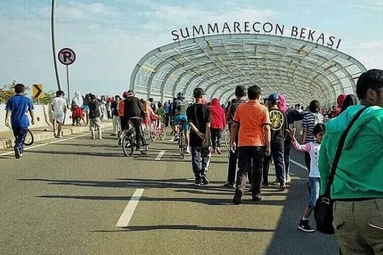 Warga beraktivitas di Kawasan Jalan Ahmad Yani, Kota Bekasi/Tribun
