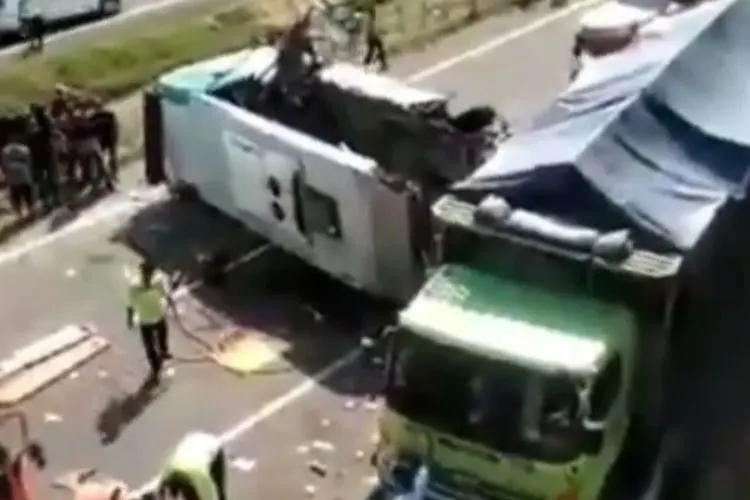 Kecelakaan di Tol Cipali wilayah Majalengka menewaskan 4 orang/ instagram: @kabarjakarta24jam