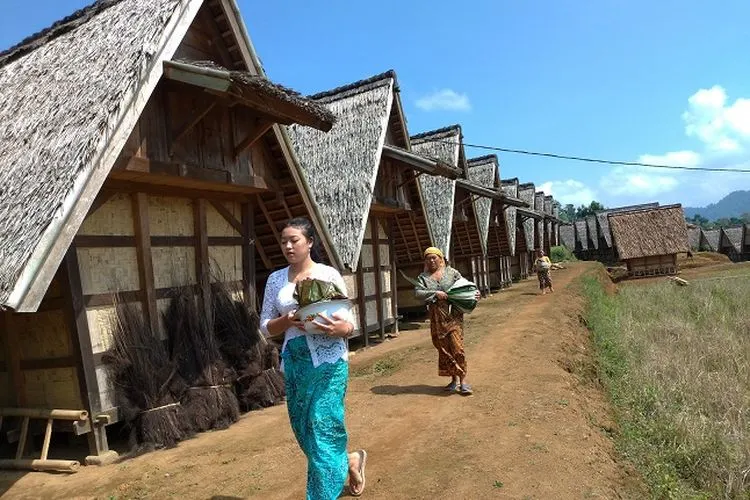 Aktivitas warga di Kampung Adat Kasepuhan Ciptagelar di Cisolok, Sukabumi, Jawa Barat. (Ayobandung/Tri Junari)