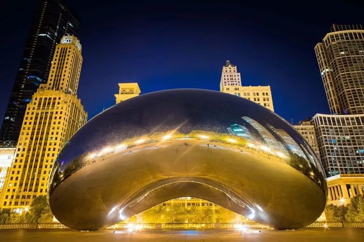 Cloud Gate, Millenium Park, Chicago/net