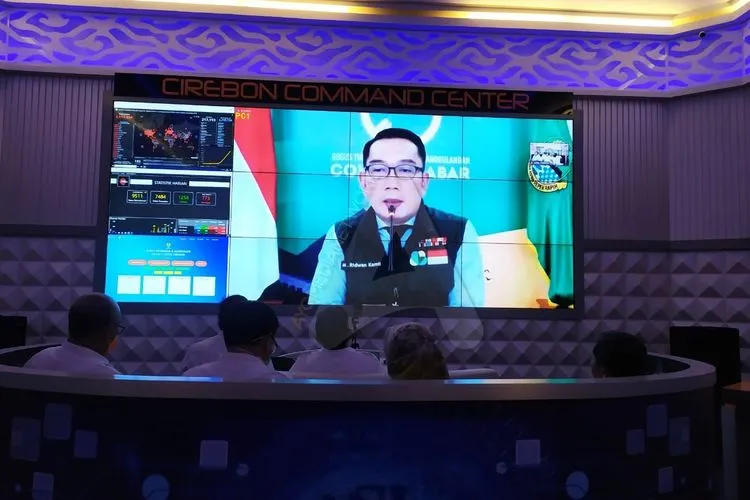 Video conference Gubenur Jabar, Ridwan Kamil bersama Wali Kota Cirebon, Nashrudin Azis dan kepala daerah se-Jabar. (Ayocirebon.com/istimewa)