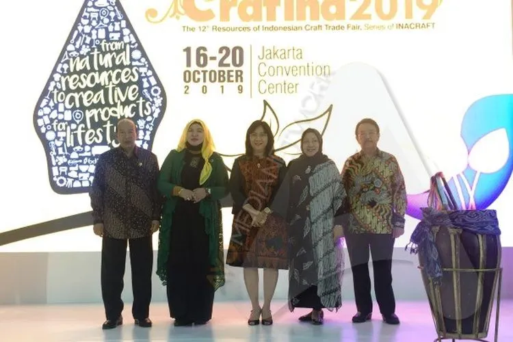 Pembukaan Crafina 2019 dihadiri Ketua Asephi Muchsin Ridjan dan Dirjen Industri Kecil, Menengah dan Aneka Kemenperin Gati Wibawanigsih, di JCC/Ayojakarta.com