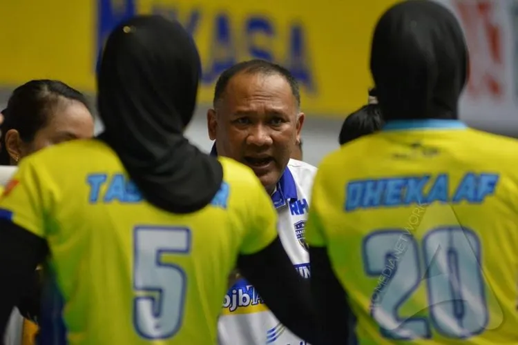 Pelatih Bandung bjb Tandamata, Risco Herlambang. (Ayojakarta.com/ Budi Cahyono)