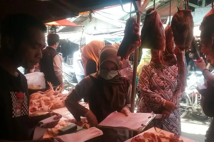 Satuan Tugas (Satgas) Pangan Kabupaten Bandung rutin melakukan monitoring dan pengawasan distribusi kebutuhan bahan pokok.  (Bagian Protokol dan Komunikasi Pimpinan)