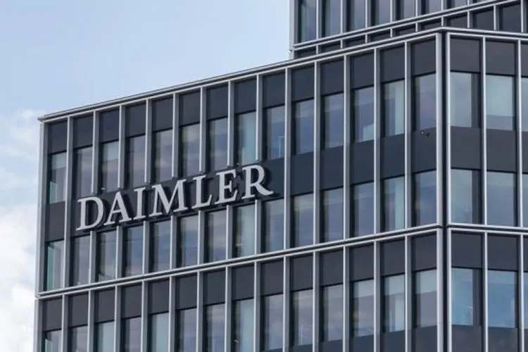 Draimler, perusahaan mobil asal Jerman akan memproduksi mobil penumpang netral karbon pada 2022. (shutterstock)