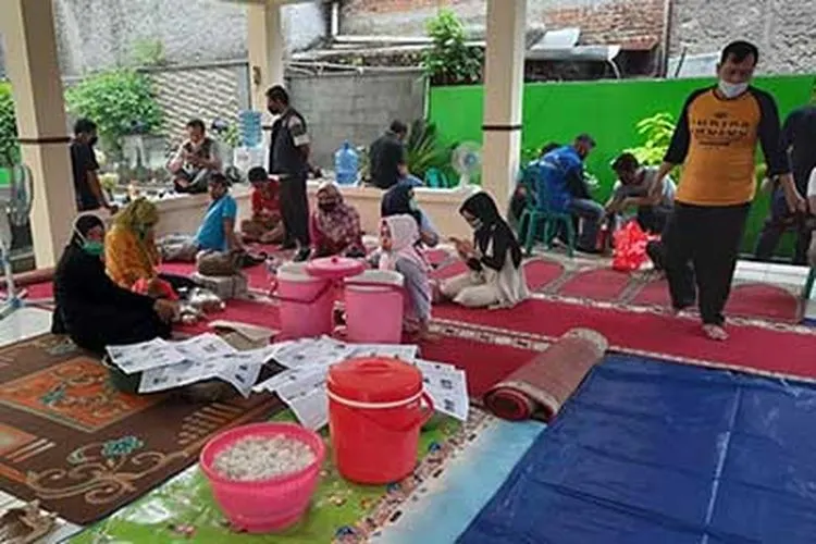 Pemerintah Kota Bekasi menyiapkan dapur umum yang tersebar di 12 kecamatan selama Pembatasan Sosial Berskala Besar (PSBB) diberlakukan. (Istimewa)