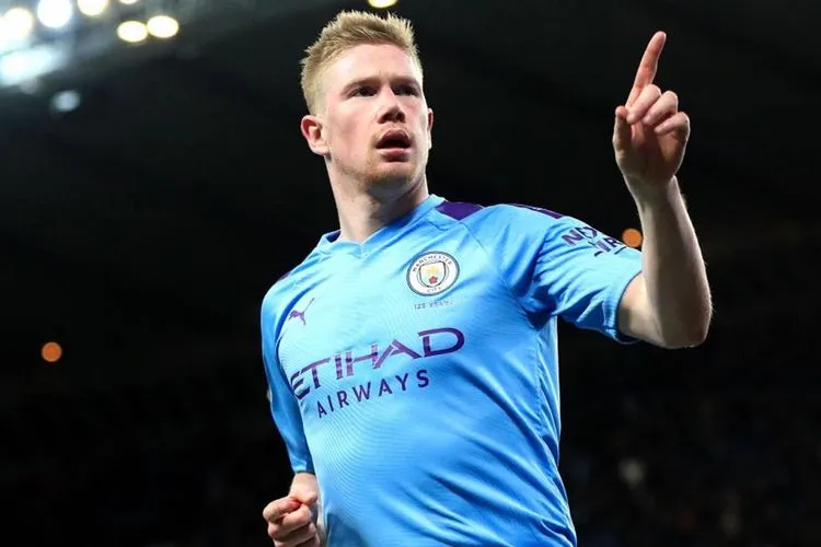 Menjelang laga Manchester City vs Arsenal pada 17 Oktober yang akan disiarkan live oleh Mola TV, Kevin De Bruyne dikabarkan cedera. Ada kemungkinan dia tidak tampil dalam pertandingan tersebut/mancity.com