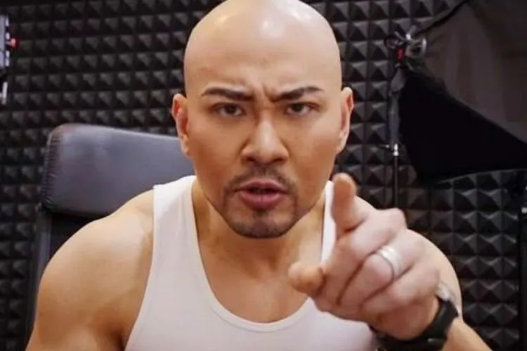 Deddy Corbuzier, artis mualaf ikuti Ramadan perdana (Youtube)