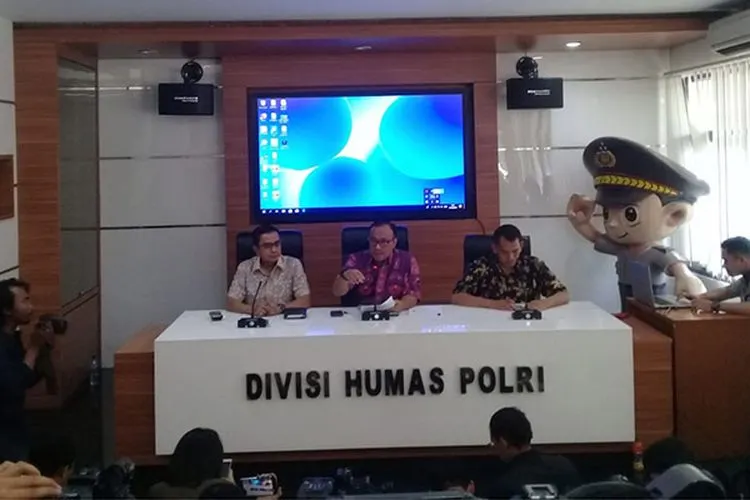 Kepala Biro Penerangan Masyarakat (Karopenmas) Divisi Humas Mabes Polri Brigjen Pol Dedi Prasetyo dalam jumpa pers di Mabes Polri, Jakarta, Jumat (11/10/2019)/Ayojakarta.com