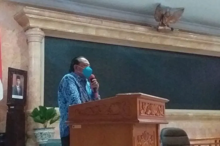 Wali Kota Tegal Dedy Yon Supriyono saat memimpin rapat bersama Tim Gugus Tugas Covid-19, Jumat (17/4/2020). (Ayotegal.com/Lilisnawati)