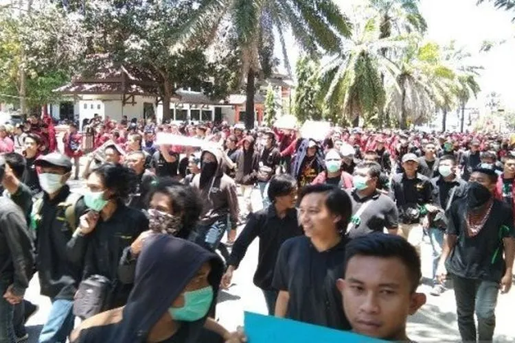 Demonstrasi mahasiswa di depan DPRD Sultra/Antara