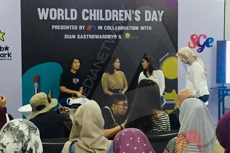 Aktris Dian Sastrowardoyo dalam Peringatan Hari Anak Sedunia di Gandaria City/Ayojakarta.com-Dhika Alam Noor