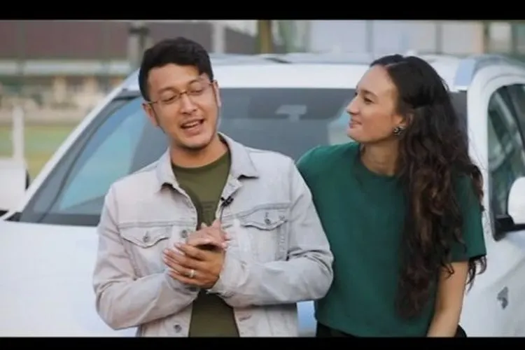 Dimas Anggara dan Nadine Chandrawinata dalam
