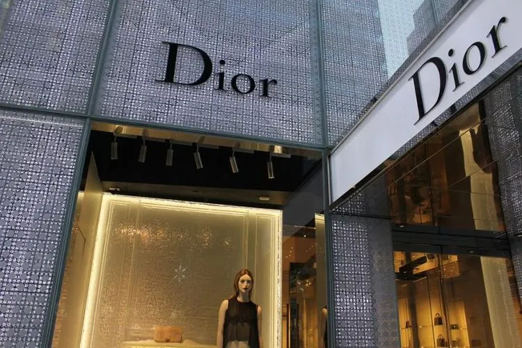 Butik Dior. Peragaan busana Dior akan digelar sebagian besar secara virtual pada 22 Juli. Foto: Pixabay
