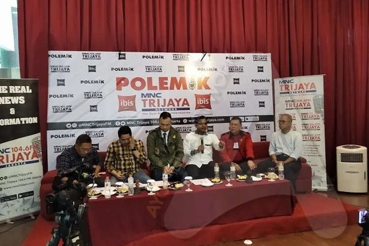 Politikus PKS, Indra (tiga dari kanan), dalam Diskusi Babak Baru KPK di kawasan Menteng, Jakarta Pusat, Sabtu (21/12/2019). (Ayojakarta.com/Dhika Alam Noor)