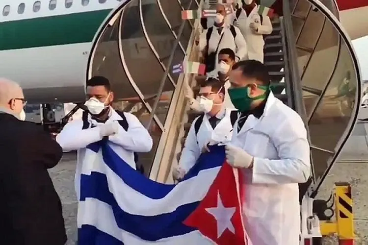 Bantuan medis dari Kuba di Italia