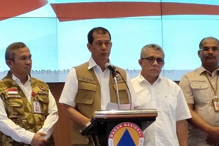 Ketua Gugus Tugas Percepatan Penanganan COVID-19, Doni Monardo, sedang memberi keterangan pers terkait perkembangan virus corona di Indonesia. (Ayojakarta.com)