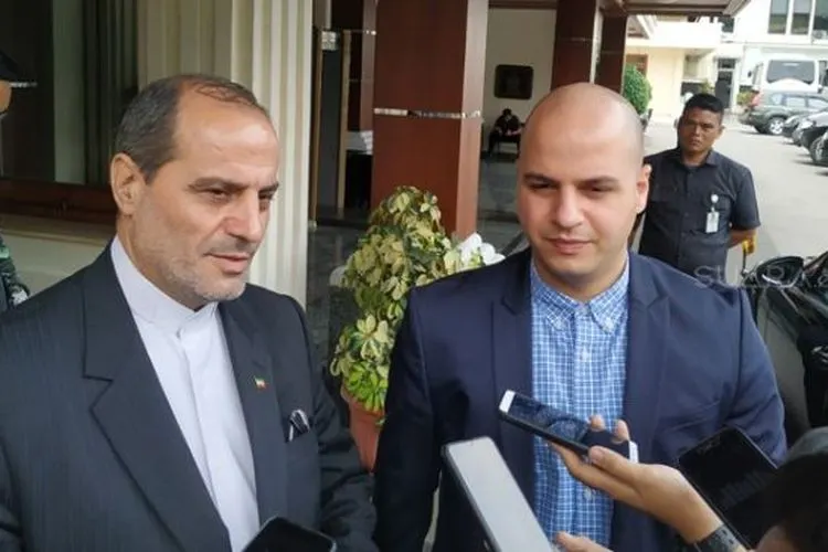 Duta Besar Iran untuk Indonesia, Mohammad Azad seusai bertemu Menkopolhukam RI Mahfud MD, Selasa (21/1/2020). [Suara.com/Muhammad Yasir]