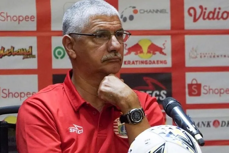 Pelatih Persija, Edson Tavares. (Ayojakarta.com/Hendy Dinata)