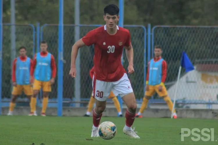 Elkan Baggot menjalani debut saat Timnas U-19 beruji coba lawan Makedonia Utara. (dok PSSI)