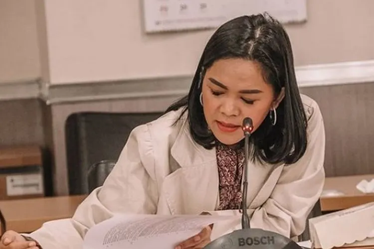Anggota Fraksi Partai Solidaritas Indonesia (PSI), Eneng Malianasari / instagram