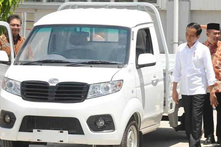 Presiden Joko Widodo melihat dan meresmikan pabrik mobil Esemka/Antara