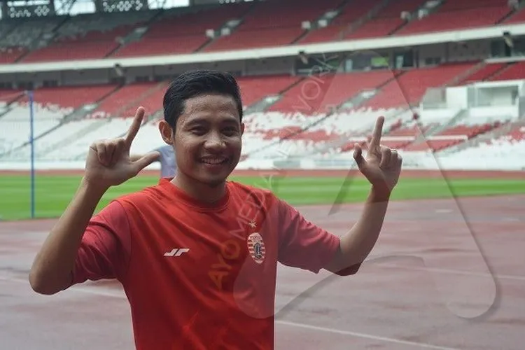 Evan Dimas Darmono saat mengikuti sesi latihan Persija Jakarta di Stadion Utama Gelora Bung Karno (SUGBK), Senayan, Jakarta Pusat, Jumat (7/2/2020). (Ayojakarta.com/Hendy Dinata)