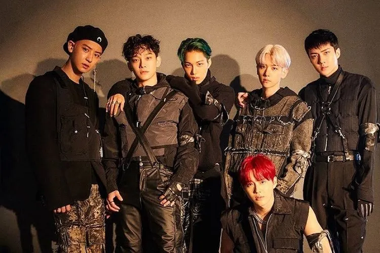 EXO mendominasi puncak tangga lagu di Korea lewat single terbarunya, Obsession. (Soompi)