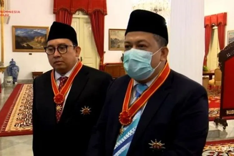 Tangkap layar video eks dua pimpinan DPR, Fadli Zon dan Fahri Hamzah seusai menerima penghargaan Bintang Mahaputera Nararya dari Presiden Jokowi di Istana Negara. (Youtube Istana)