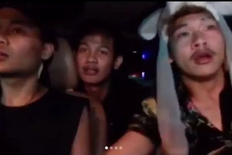 Ferdian Paleka dan teman-temannya.(Youtube)