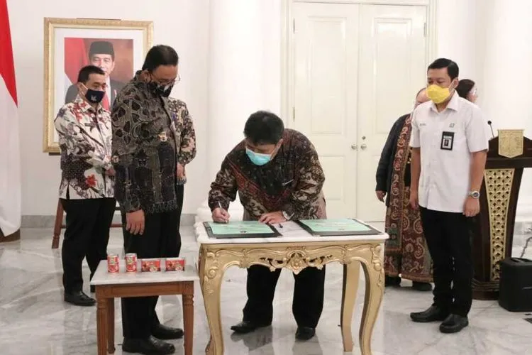 Sarden dan kornet produksi BUMD Jakarta raih rekor MURI (foto: Humas Pemprov DKI Jakarta)