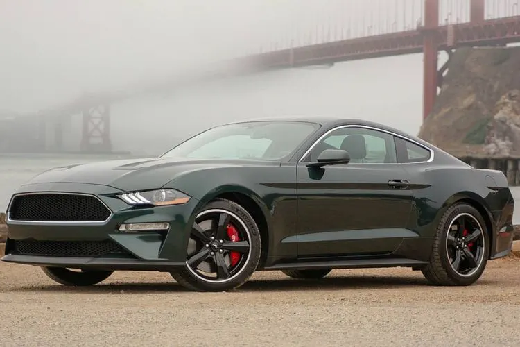 Ford Mustang Bullitt, salah satu jenis mobil sport andalan Ford Mustang yang laris di pasaran.  (motor1)