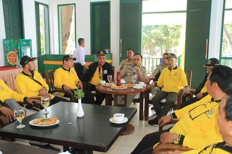 Bupati Kepulauan Seribu Husein Murad menerima kunjungan Forum Dewan Kota DKI (pulauseribu.jakarta.go.id)