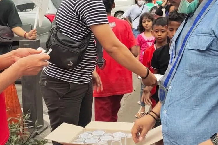 GMKI Jakarta membagi-bagikan makanan buka sahur