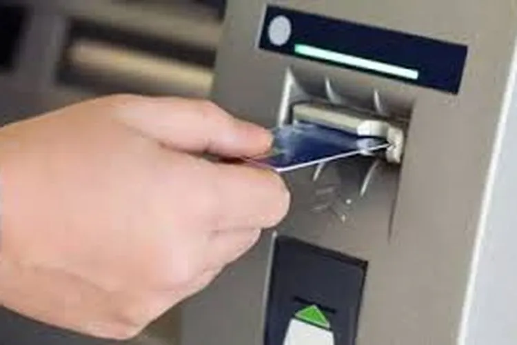 [ilustrasi] Komplotan spesialis ganjal ATM dengan tusuk gigi diringkus jajaran Polres Metro Jakarta Barat. (dok)