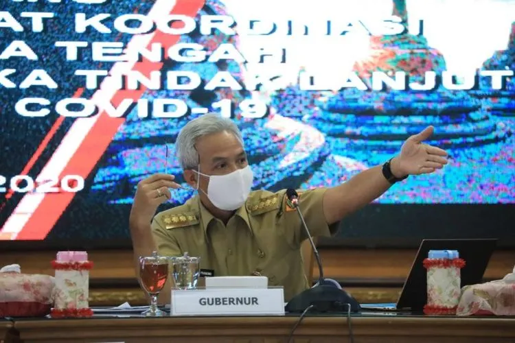 Gubernur Ganjar Pranowo mendatangi Dinas Pendidikan Jateng, Rabu (17/6/2020). (ist)