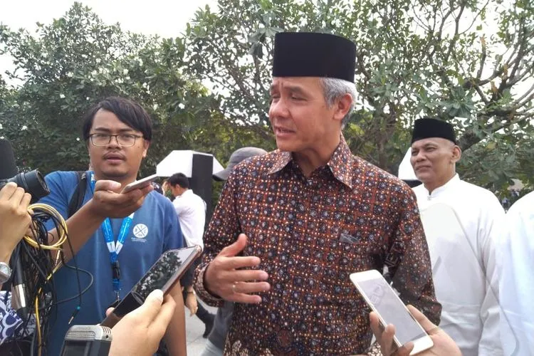 Ganjar Pranowo saat menghadiri Upacara Pemakaman BJ Habibie/Ayojakarta.com