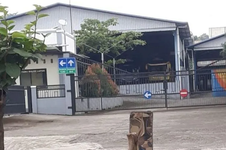 Sebuah garasi bus di Boyolali yang diduga berkaitan dengan kasus korupsi Asabri. [dok MAKI]