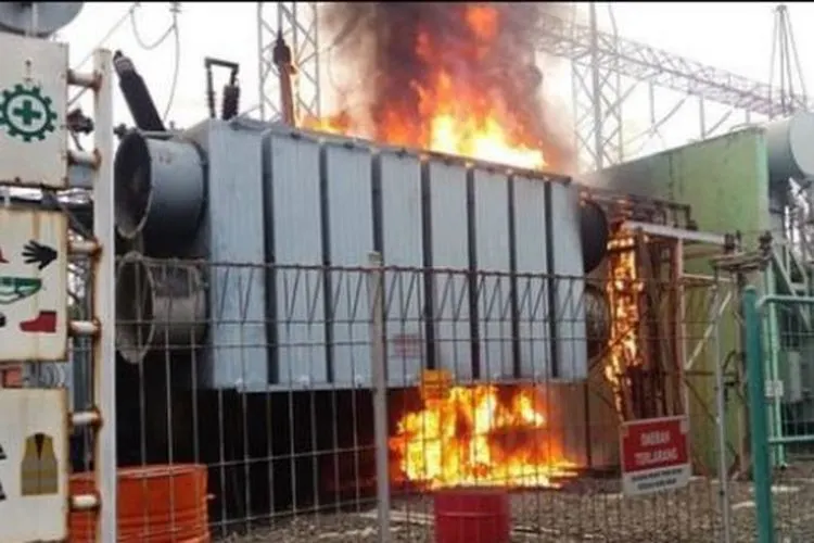 Gardu PLN Di Cempaka Mas Terbakar (Instagram @jktinfo)